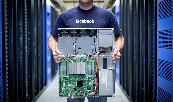 FB_MODEL_100_x900 آزمایشگاه فیس بوک