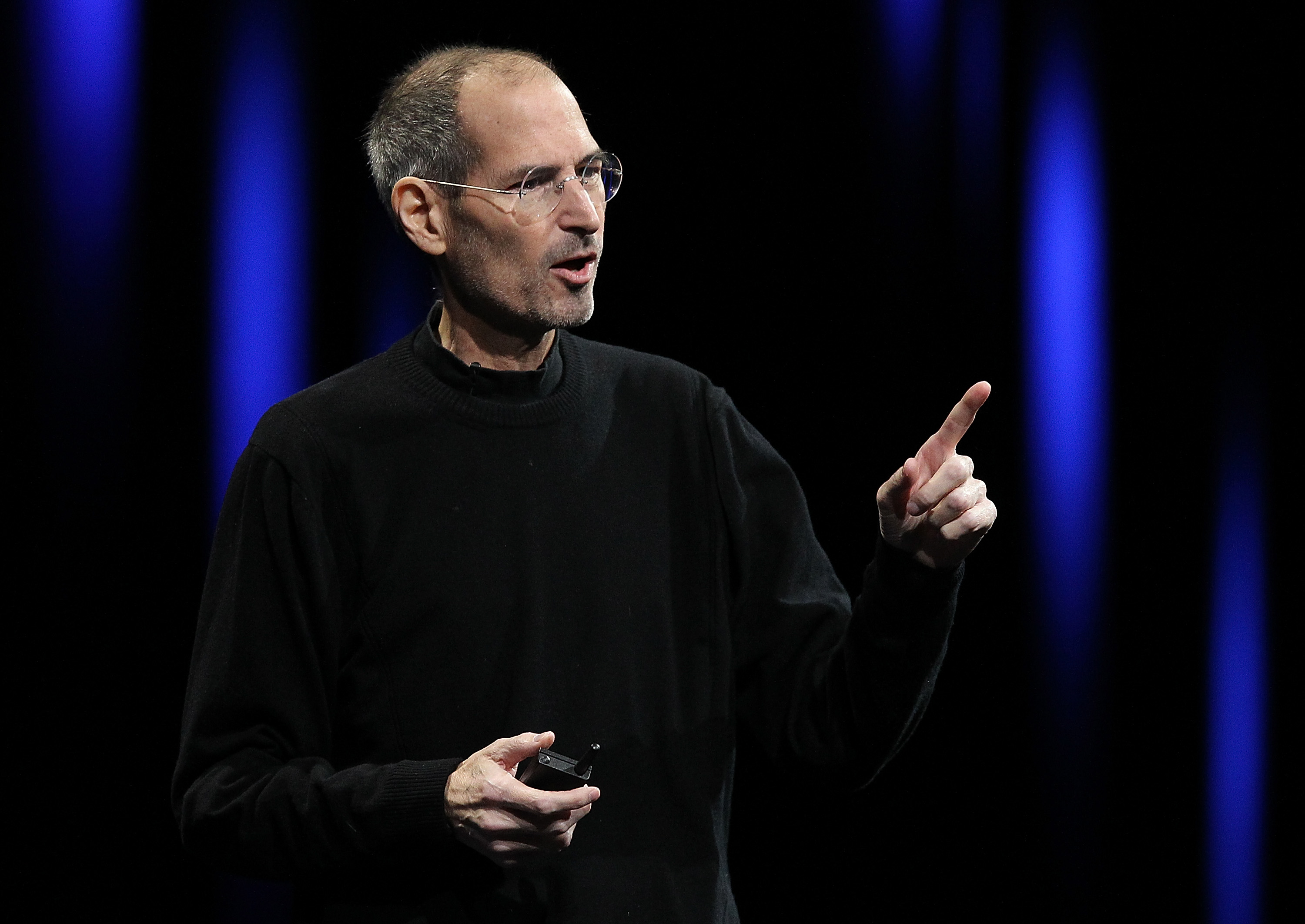 Steve Jobs Introduces iCloud Storage System At Apple’s Worldwide Developers Conference مهارت ارائه مطلب