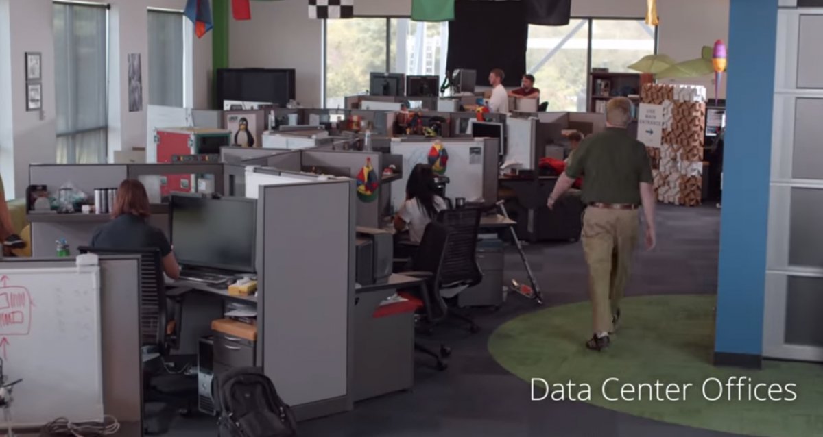 at-first-they-may-look-just-like-any-other-google-office گزارش تصویری از ۱۴ دیتاسنتر گوگل ، جایی که داده های مهم شما نگهداری می شود